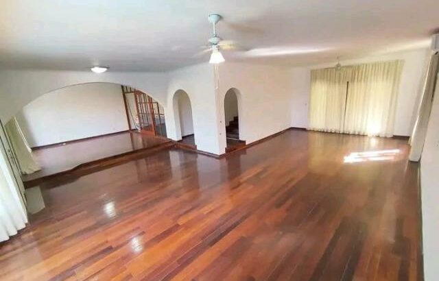 Arrenda-se Magnífica Moradia T4 no condomínio sommerschield II