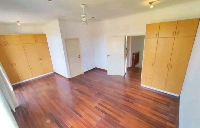 Arrenda-se Magnífica Moradia T4 no condomínio sommerschield II