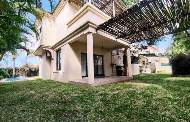 Arrenda-se Magnífica Moradia T4 no condomínio sommerschield II