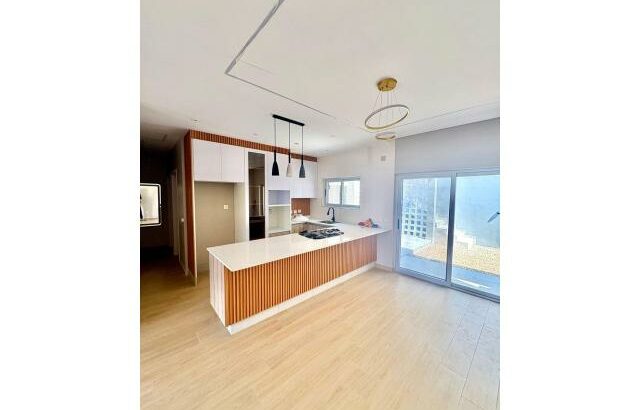 Arrenda-se luxuosa vivenda T3 no condomínio casa jovem