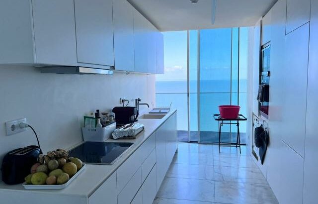 PLATINUM RESIDENCE TEMOS LUXUOSO APARTAMENTO T3  COM VISTA AO MAR