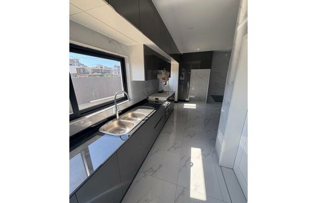 Vendo Moradia Geminada T.4 Suite: Costa do Sol Mapulene VIP