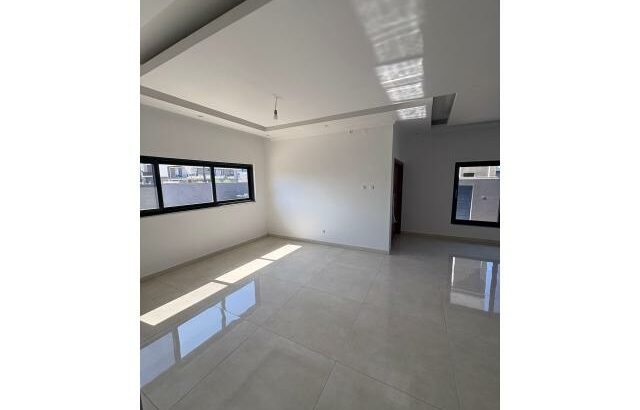 Vendo Moradia Geminada T.4 Suite: Costa do Sol Mapulene VIP