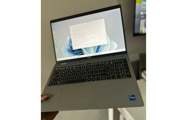 Dell Precision 3580  -Intel Core I7 13th Geração