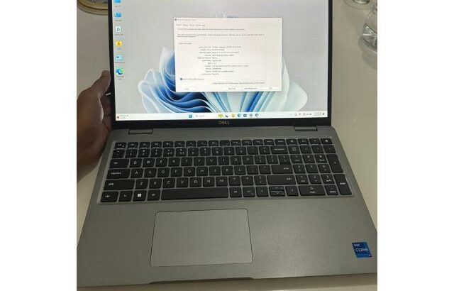 Dell Precision 3580  -Intel Core I7 13th Geração