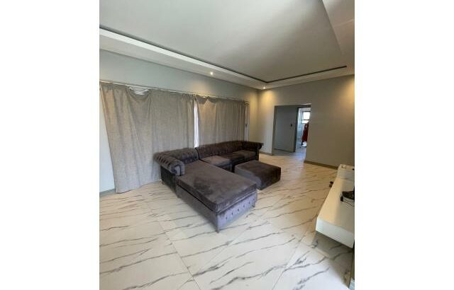 Arrenda-se luxuosa Moradia T4 no bairro do Kongolote
