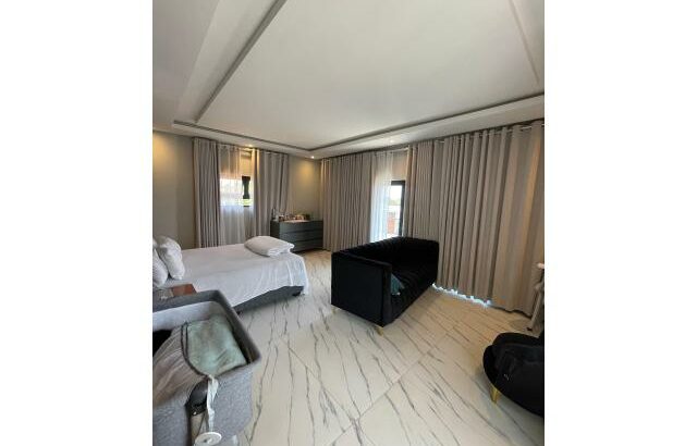 Arrenda-se luxuosa Moradia T4 no bairro do Kongolote