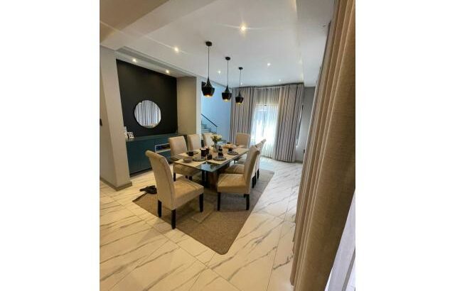 Arrenda-se luxuosa Moradia T4 no bairro do Kongolote