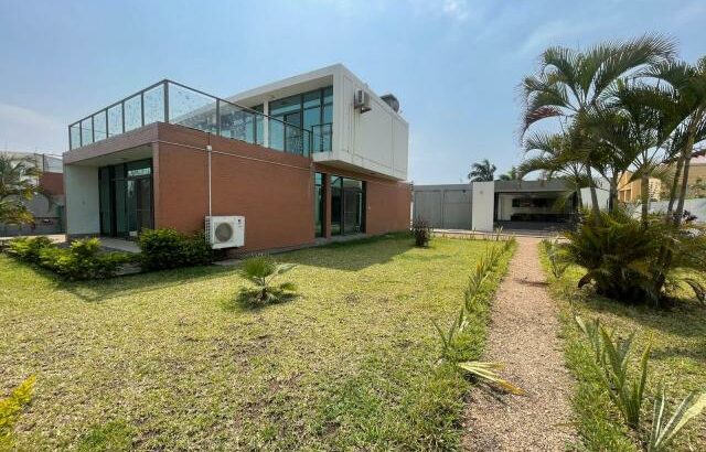 Arrenda-se luxuosa Moradia T3 duplex no condomínio vila sol