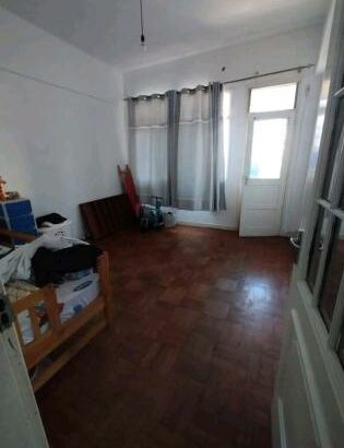 Vende-se apartamento T2+1 4⁰ andar num prédio médio com estacionamento no ponto final