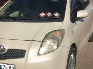 Toyota Vitz novo aproveita