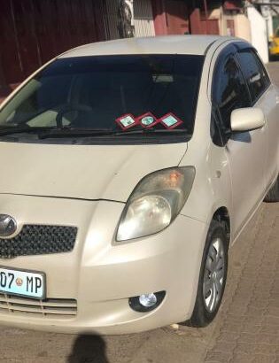 Toyota Vitz novo aproveita