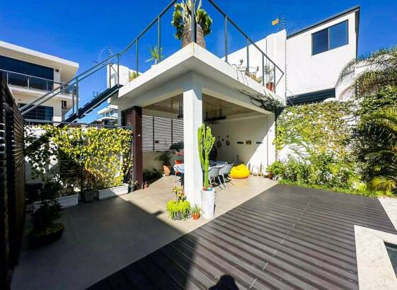 Vende-se moradia T3 suite com piscina e anexo – TRIUNFO