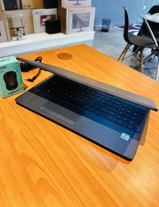 Aproveite esta promoção  Lap Top HP 250 G8 Notebook PC  Intel core i5-1035G1 1.00GHz (08 CPUs) 8GB DDR4 SDRAM  256 GB SSD NVMe Intel UHD Graphics  15.