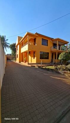 Arrenda-se Casa T5(Suíte) No Fomento Proximo ao  Restaurante Faife