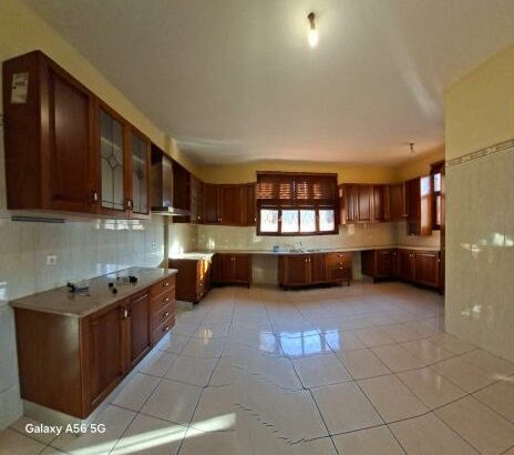 Arrenda-se Casa T5(Suíte) No Fomento Proximo ao  Restaurante Faife