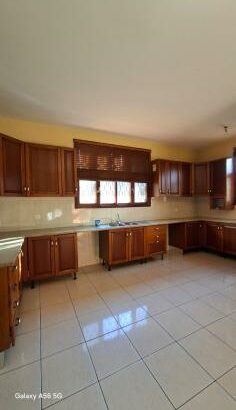 Arrenda-se Casa T5(Suíte) No Fomento Proximo ao  Restaurante Faife