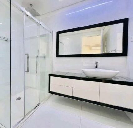 Vende-se flat T4 suite com piscina e ginasio – DE FRENTE AO MAR