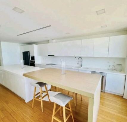 Vende-se flat T4 suite com piscina e ginasio – DE FRENTE AO MAR