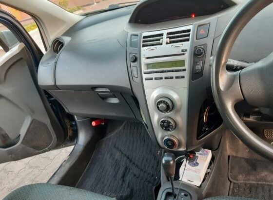 Toyota Vitz novo aproveita