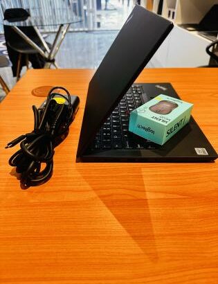 Compra o Lenovo Thinkpad T4 e Ganha Grátis um Mouse Wi-Fi Logitech  Intel Core i5-10210U 10th gen 2.10 GHZ 8GB DDR4 SDRAM 256 GB SSD NVMe  14 polegada