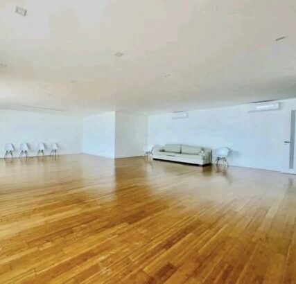 Vende-se flat T4 suite com piscina e ginasio – DE FRENTE AO MAR