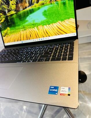 Dell Vostro 16 5630  13th Gen Intel Core i5-1340P ( 16 CPUS) 1.90 GHZ Windows 11 PRo  8 GB DDR5 SDRAM  intel iris Xe Graphics  512 GB SSD NVMe LCD WUX