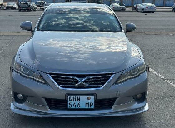 Toyota Mark X 2010 com Bodykit