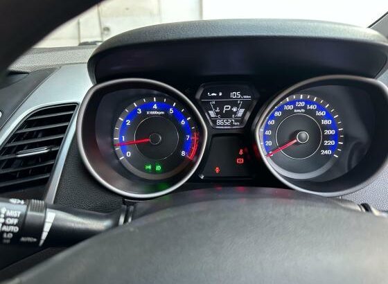 HYUNDAI ELANTRA,modelo 2015/6