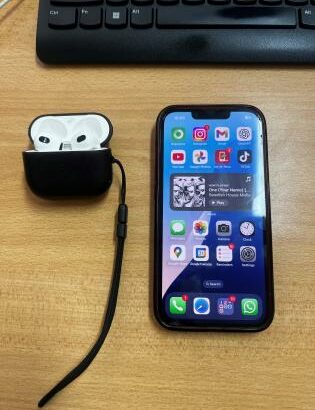 Iphone 13 Pro, 256 GB + Airpods da Apple