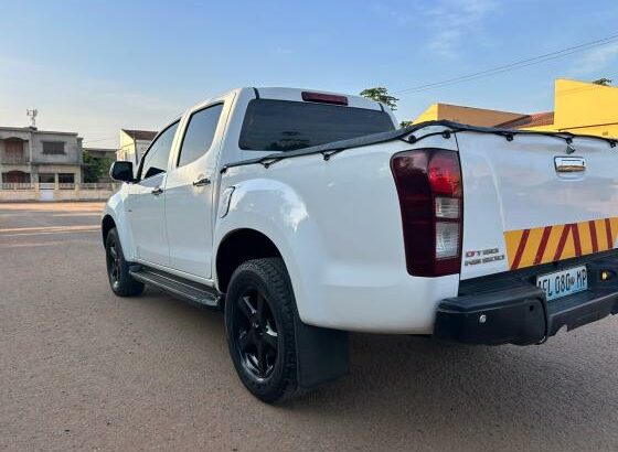 Isuzu D-TEQ 2015 3.0 Turbo Diesel Manual 4X4 135.000km-980.000,00mt