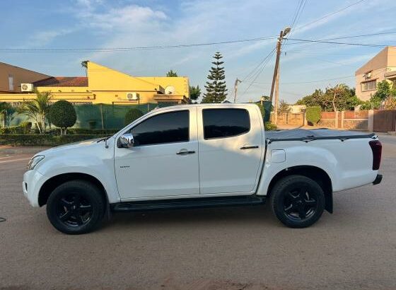 Isuzu D-TEQ 2015 3.0 Turbo Diesel Manual 4X4 135.000km-980.000,00mt