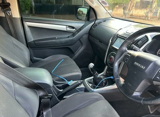 Isuzu D-TEQ 2015 3.0 Turbo Diesel Manual 4X4 135.000km-980.000,00mt