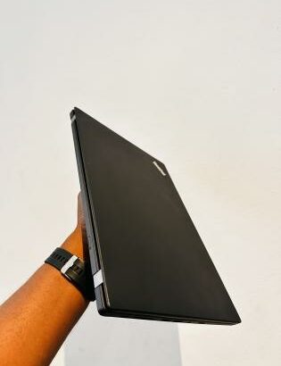 Lenovo Thinkpad T4  Intel Core i5-10210U 10th gen 2.10 GHZ 8GB DDR4 SDRAM 256 GB SSD NVMe  14 polegadas FHD  Leva finger print & Modem interno  bateri