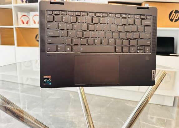 Lenovo yoga 7-14 Polegadas Convertible 2-in-1 Touch Screen Machine intel Core i5-1235U(12 CPUs) 1.30 GHz 8GB DDR4 SDRAM, 512 GB SSD NVMe,14 polegadas