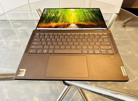 Lenovo yoga 7-14 Polegadas Convertible 2-in-1 Touch Screen Machine intel Core i5-1235U(12 CPUs) 1.30 GHz 8GB DDR4 SDRAM, 512 GB SSD NVMe,14 polegadas