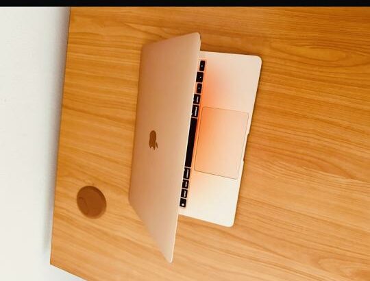 MacBook Air 2019 Retina Display  Gold and Limited Edition  Intel Core I5  13.3-Inch 128 GB SSD  1.60GHZ  8GB 2133 MHZ Intel UHD Graphics 2 GB  13.3 in