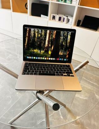 MacBook Pro 2020 Touch Bar  Processador:M1 Memória : 8 GB Armazenamento:512 GB SSD  Family 13.3Inch CPU: 08 Cores  Mac OS Sequoia Bateria + carregador