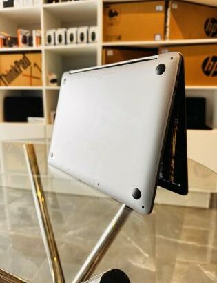 MacBook Pro 2020 Touch Bar  Processador:M1 Memória : 8 GB Armazenamento:512 GB SSD  Family 13.3Inch CPU: 08 Cores  Mac OS Sequoia Bateria + carregador