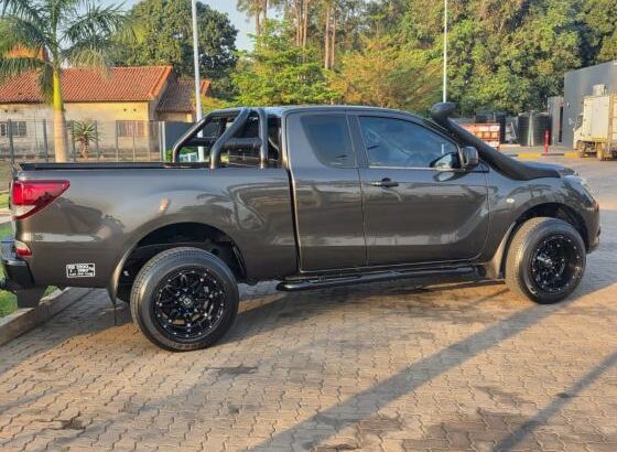 Mazda BT-50 2017 clubcab  2.2L Diesel 4X4