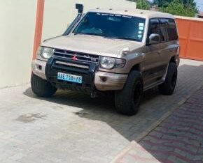 Mitsubishi pajero 3.0 6g72 Transmissão  manual (4×4)