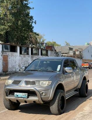 Mitsubishi Triton L200 2.5cc Diesel 4X4