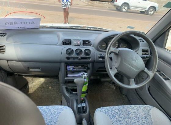 Nissan March Recém importado