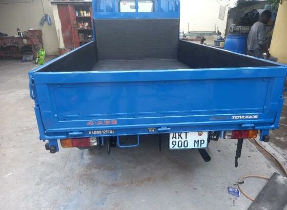 Toyoace 2002 Motor 5L Manual 4X4