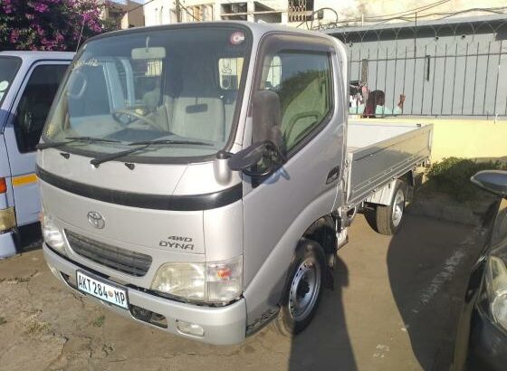 Toyota Dyna 2002 Motor 5L manual 4×4