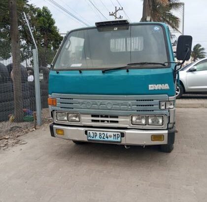 TOYOTA DYNA Baculante 14B 4X4 2 Toneladas Manual Duplo Eixo Recém importado