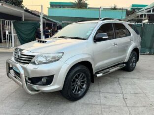 Toyota Fortuner 2015 07 lugares  3.0 1KD 4X4