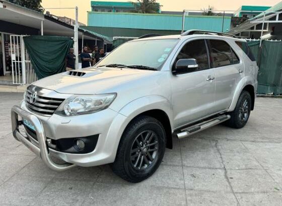 Toyota Fortuner 2015 07 lugares  3.0 1KD 4X4