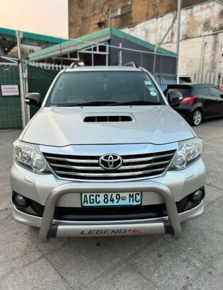 Toyota Fortuner 2015 07 lugares  3.0 1KD 4X4