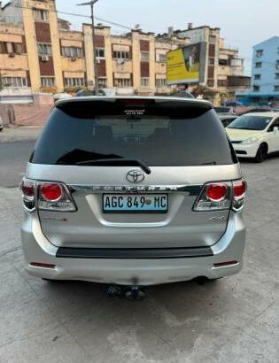 Toyota Fortuner 2015 07 lugares  3.0 1KD 4X4